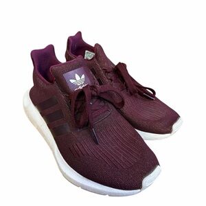 Adidas swift run 1.0 Women's Burgundy knit upper Sneakers size 6
